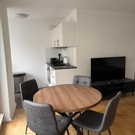Apartmán Cozy With Great Public Transport Connectivety *