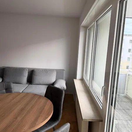 Apartmán Cozy With Great Public Transport Connectivety